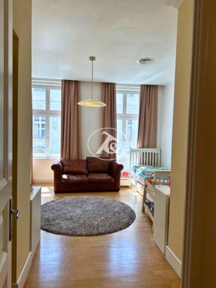 Predaj jedinečného exkluzívneho  5-izbového bytu  s vysokými stropmi na Tolstého ul.