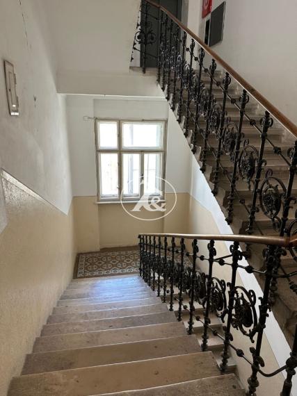 Predaj jedinečného exkluzívneho  5-izbového bytu  s vysokými stropmi na Tolstého ul.