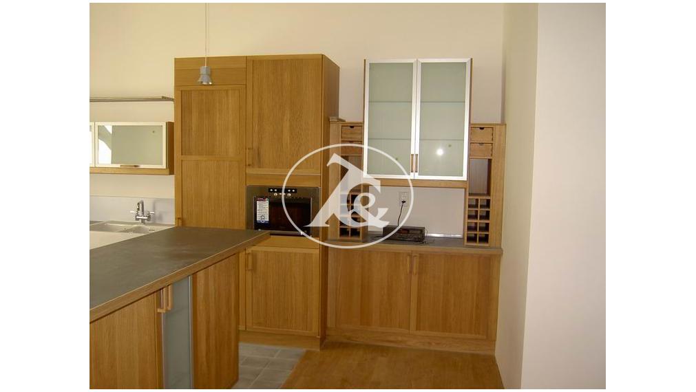 Predaj jedinečného exkluzívneho  5-izbového bytu  s vysokými stropmi na Tolstého ul.