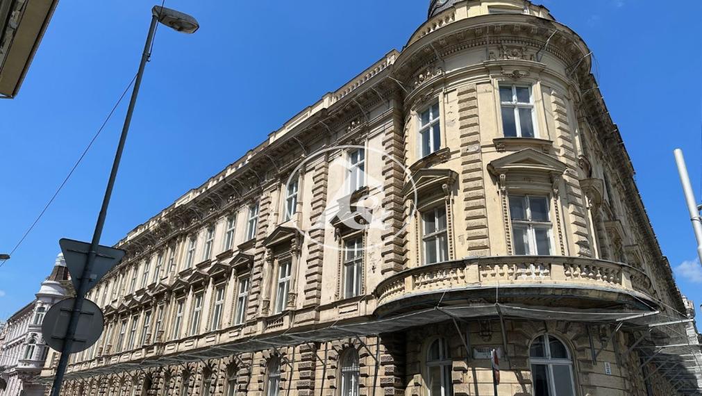 Predaj jedinečného exkluzívneho  5-izbového bytu  s vysokými stropmi na Tolstého ul.