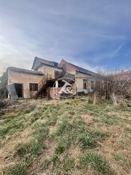 Na predaj veľkorysý pozemok, 5 izbový rodinný dom s hospodárskou časťou