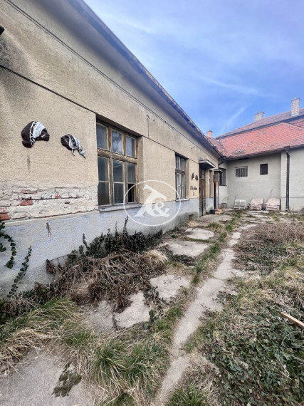 Na predaj veľkorysý pozemok, 5 izbový rodinný dom s hospodárskou časťou