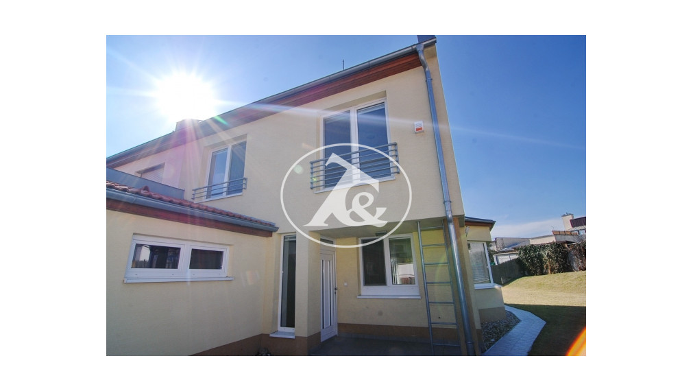 Na PREDAJ rodinný pokoj v srdci Devínskej – krb, záhrada a ticho slepej ulice - PREDANÉ !