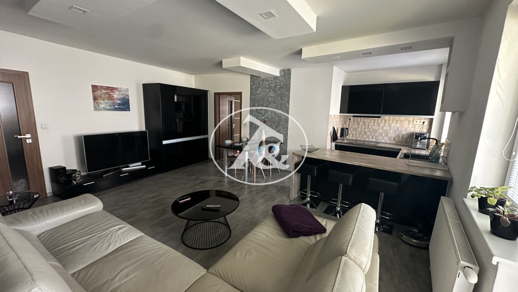 Výnimočný 3i byt v novšej tehlovej stavbe na 1. poschodí o celkovej výmere 105,2 m2, 2x balkón, klimatizácia, parkovacie státie