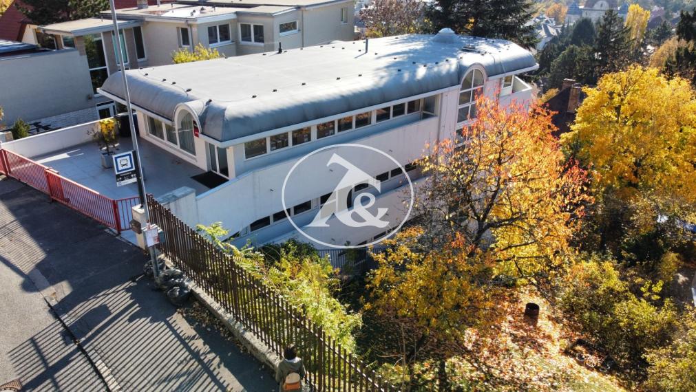 Výnimočná investičná príležitosť pod Slavínom – vila s panoramatickým výhľadom na hrad a centrum Bratislavy