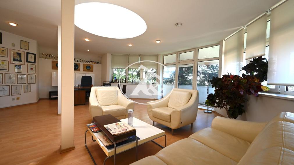 Výnimočná investičná príležitosť pod Slavínom – vila s panoramatickým výhľadom na hrad a centrum Bratislavy