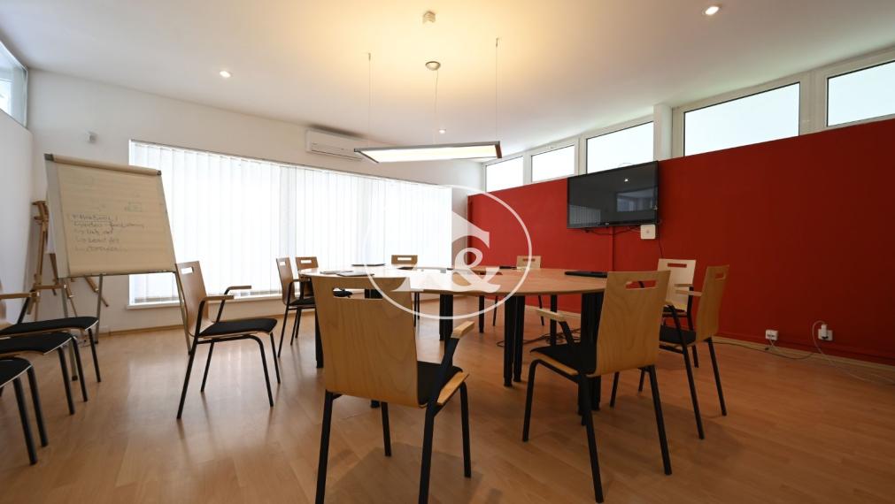 Výnimočná investičná príležitosť pod Slavínom – vila s panoramatickým výhľadom na hrad a centrum Bratislavy