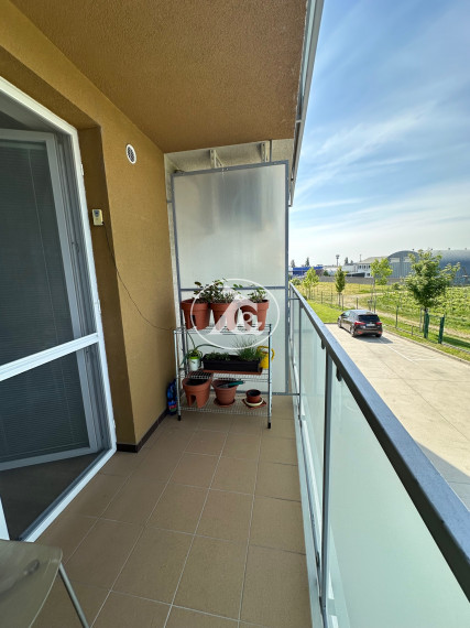 PREDANÉ - Predaj veľkého 3-izbového bytu s loggiou, garážou a výhľadom na vinice v Pezinku ul. Eugena Suchoňa