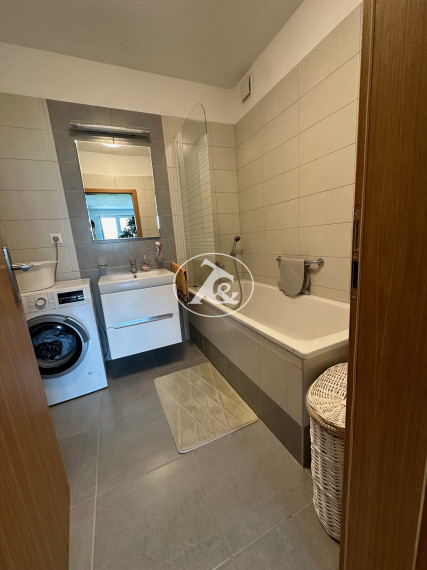 PREDANÉ - Predaj veľkého 3-izbového bytu s loggiou, garážou a výhľadom na vinice v Pezinku ul. Eugena Suchoňa