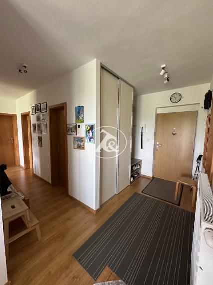 PREDANÉ - Predaj veľkého 3-izbového bytu s loggiou, garážou a výhľadom na vinice v Pezinku ul. Eugena Suchoňa