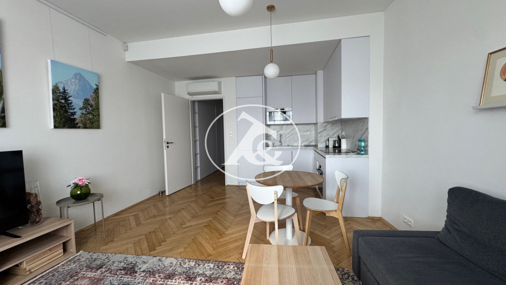 Medená - 2 izb. kompletne prerobený, klíma, výťah, balkón.