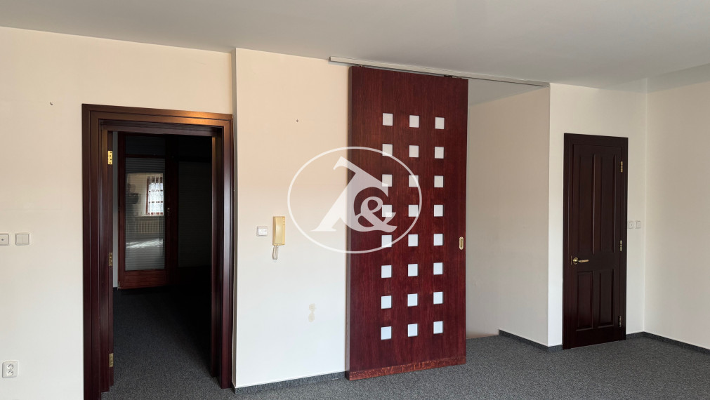 Dom s ateliérom na bývanie aj podnikanie - Patrónka