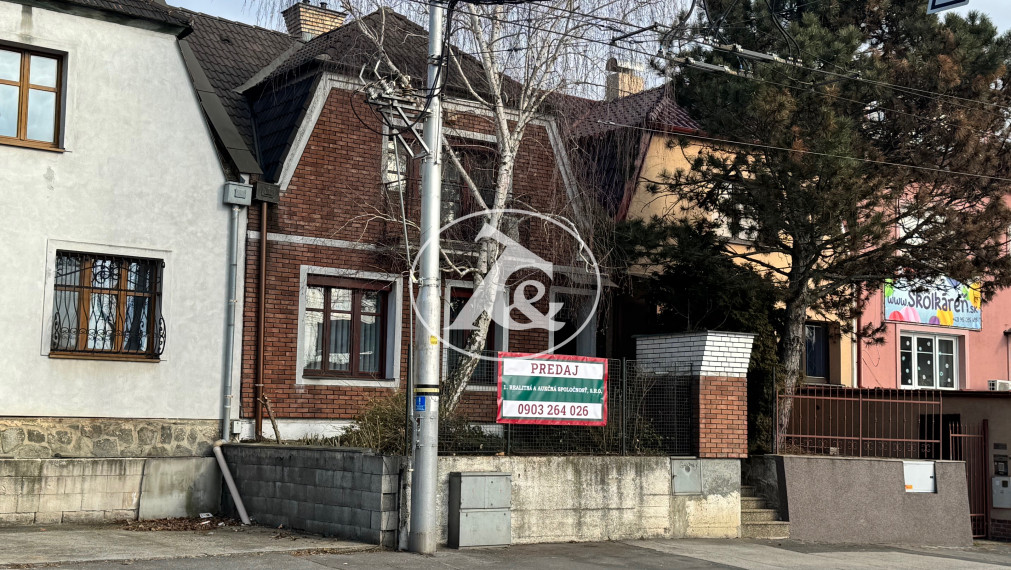 Dom s ateliérom na bývanie aj podnikanie - Patrónka