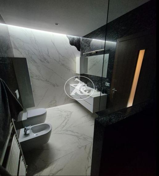 Predaj-4 i R,D bezbarierový, pri Piešťanoch/Moravany nad Váhom, vysoký štandard: klíma, krb, kamerový systém, automatická závlaha, robotické kosenie trávy