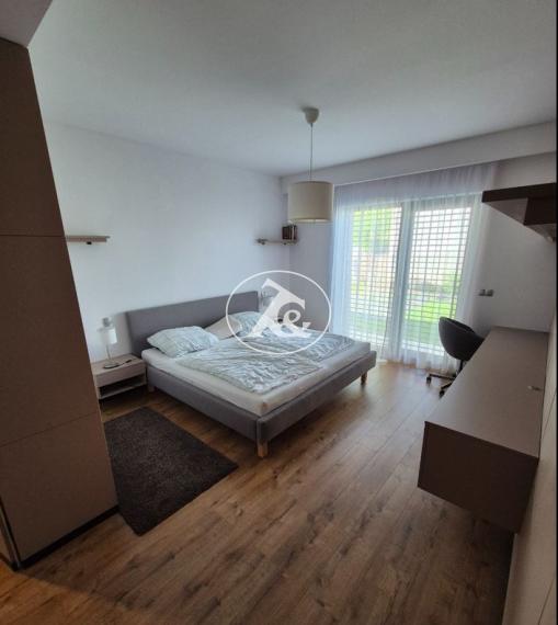 Predaj-4 i R,D bezbarierový, pri Piešťanoch/Moravany nad Váhom, vysoký štandard: klíma, krb, kamerový systém, automatická závlaha, robotické kosenie trávy