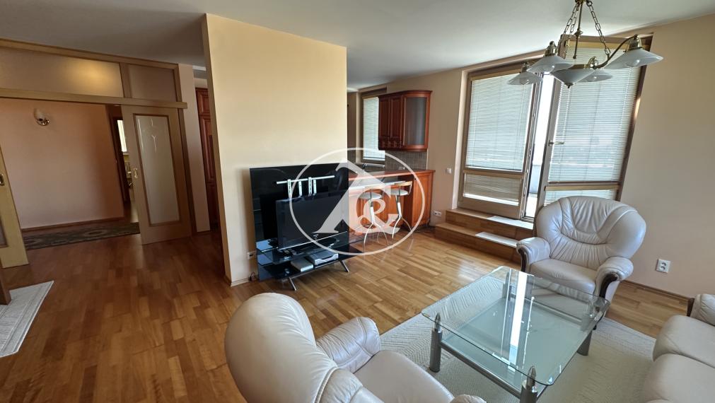 Čarovný panoramatický  výhľad na Bratislavu z 21. poschodia zo  4i bytu o  celkovej výmere 172 m2  z 50m2 terás (20m2 + 30m2)