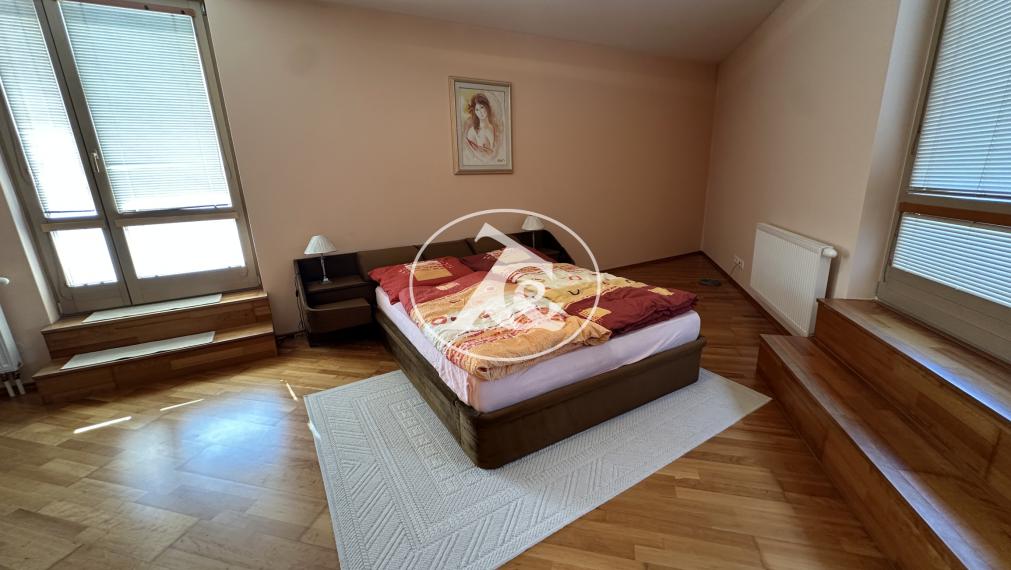 Čarovný panoramatický  výhľad na Bratislavu z 21. poschodia zo  4i bytu o  celkovej výmere 172 m2  z 50m2 terás (20m2 + 30m2)