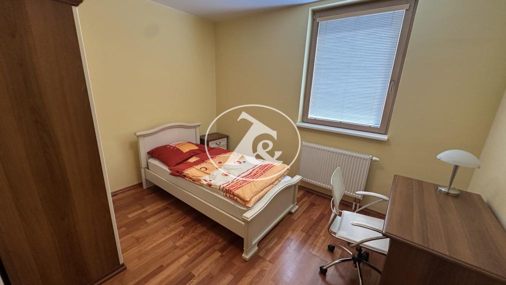 Čarovný panoramatický  výhľad na Bratislavu z 21. poschodia zo  4i bytu o  celkovej výmere 172 m2  z 50m2 terás (20m2 + 30m2)