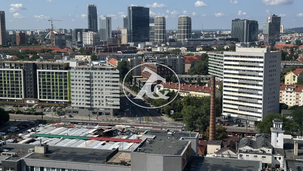 Čarovný panoramatický  výhľad na Bratislavu z 21. poschodia zo  4i bytu o  celkovej výmere 172 m2  z 50m2 terás (20m2 + 30m2)