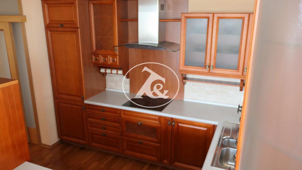 Čarovný panoramatický  výhľad na Bratislavu z 21. poschodia zo  4i bytu o  celkovej výmere 172 m2  z 50m2 terás (20m2 + 30m2)