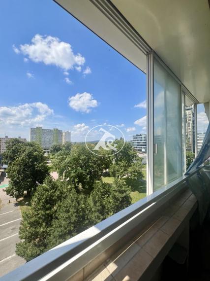 NA PREDAJ 4- izbový byt na Nobelovom námestí v Petržalke