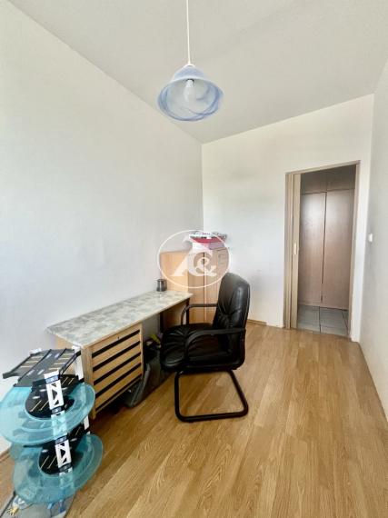 NA PREDAJ 4- izbový byt na Nobelovom námestí v Petržalke