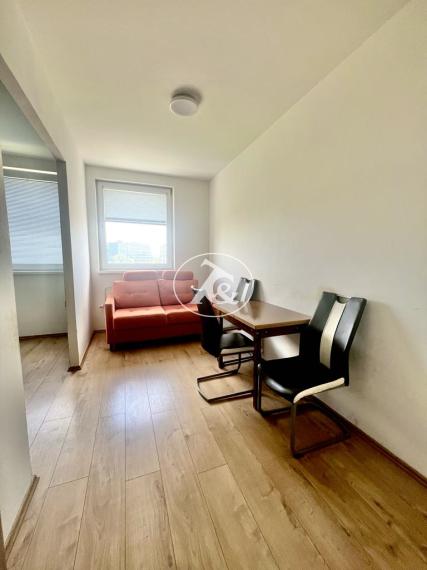 NA PREDAJ 4- izbový byt na Nobelovom námestí v Petržalke