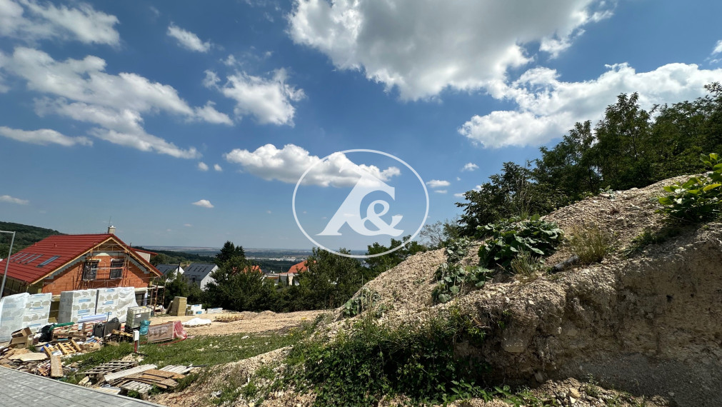 Predaj atraktívneho pozemku s neobmedzeným výhľadom v Rači - Popolná ul.