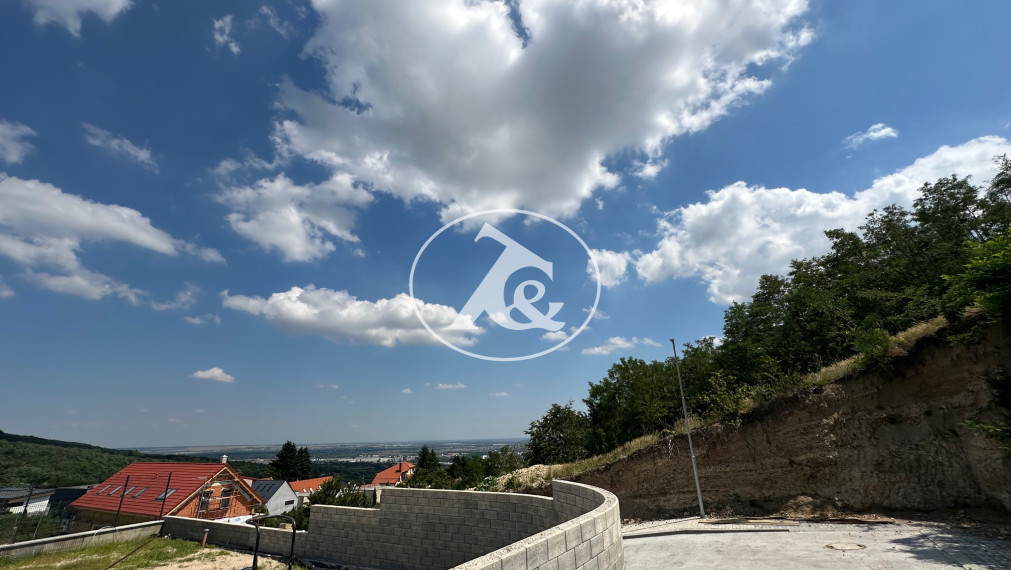 Predaj atraktívneho pozemku s neobmedzeným výhľadom v Rači - Popolná ul.