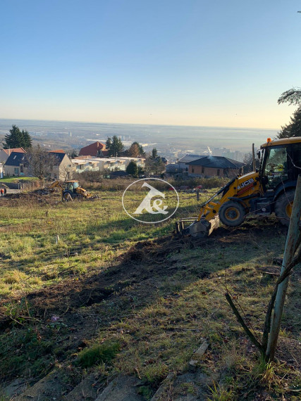 Predaj pozemku na výstavbu 4 RD so sieťami a komunikáciou v atraktívnej lokalite Rača - Popolná ul.
