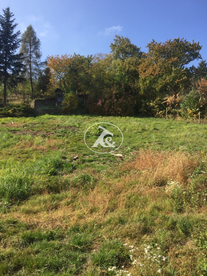 Predaj pozemku na výstavbu 4 RD so sieťami a komunikáciou v atraktívnej lokalite Rača - Popolná ul.