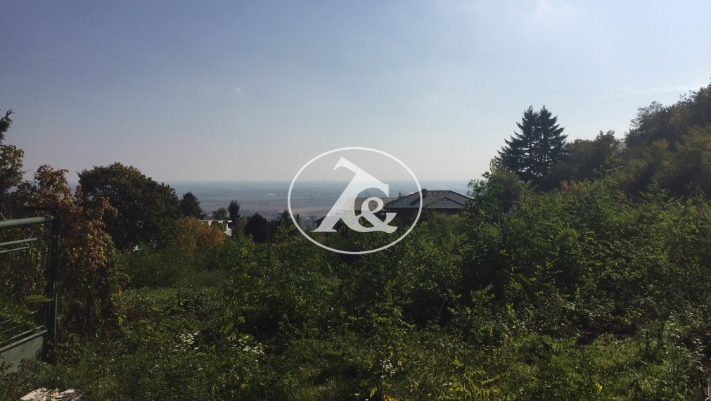 Predaj pozemku na výstavbu 4 RD so sieťami a komunikáciou v atraktívnej lokalite Rača - Popolná ul.