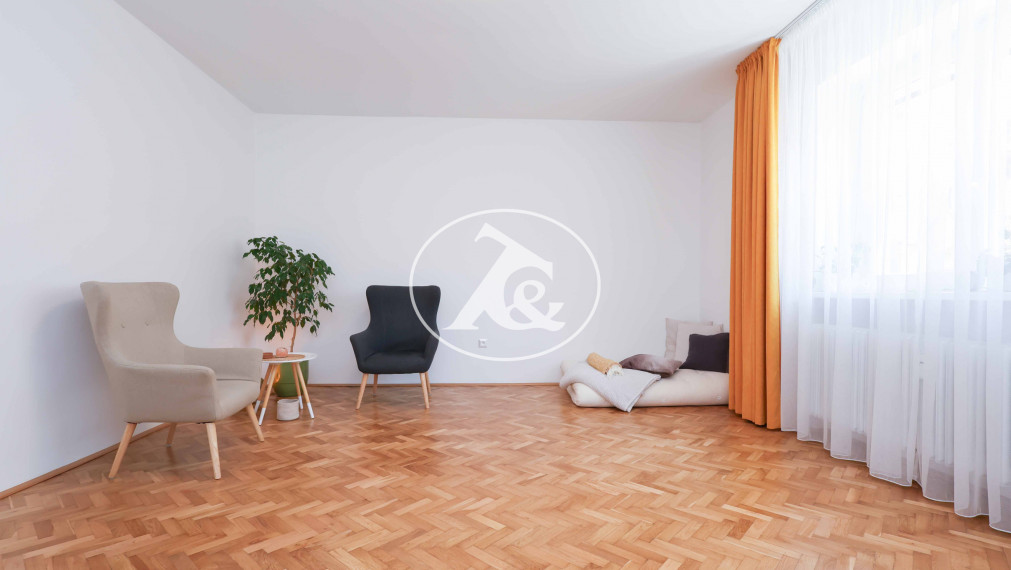 Exkluzívny predaj - Elegantný 3-izbový byt v Starom Meste s potenciálom na kľudné bývanie, Airbnb či kanceláriu