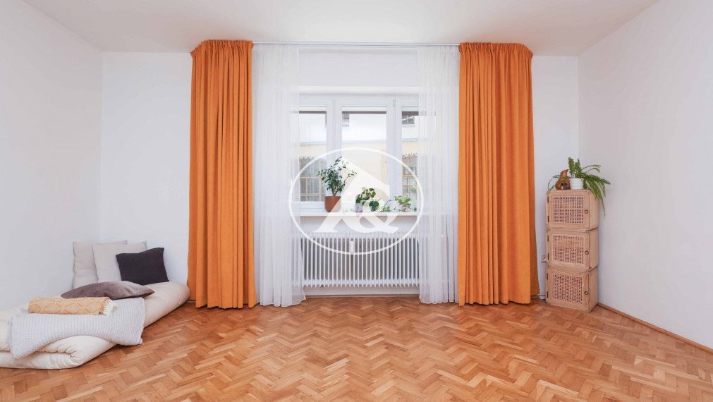 Exkluzívny predaj - Elegantný 3-izbový byt v Starom Meste s potenciálom na kľudné bývanie, Airbnb či kanceláriu