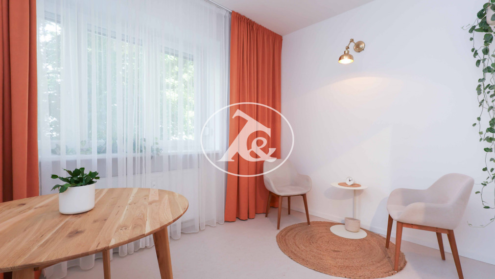 Exkluzívny predaj - Elegantný 3-izbový byt v Starom Meste s potenciálom na kľudné bývanie, Airbnb či kanceláriu