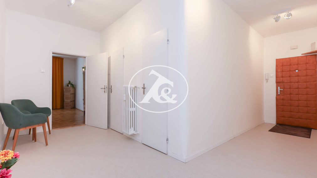 Exkluzívny predaj - Elegantný 3-izbový byt v Starom Meste s potenciálom na kľudné bývanie, Airbnb či kanceláriu