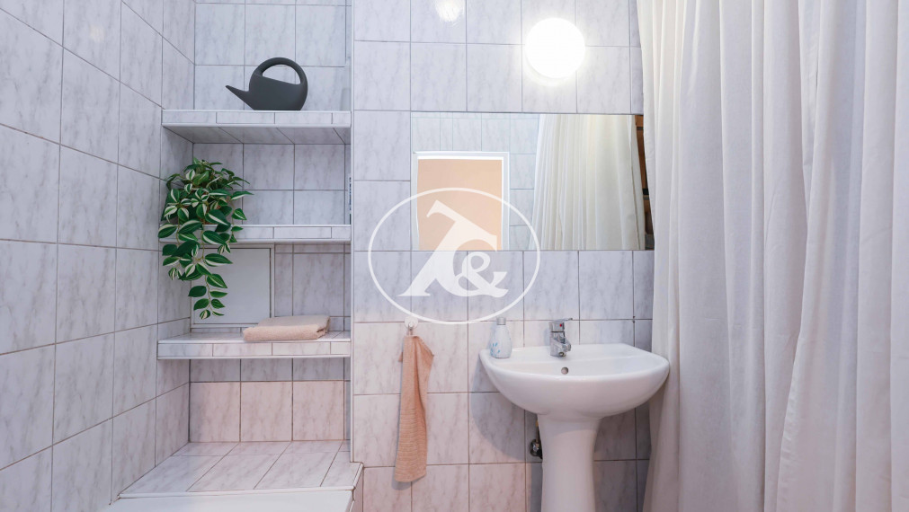 Exkluzívny predaj - Elegantný 3-izbový byt v Starom Meste s potenciálom na kľudné bývanie, Airbnb či kanceláriu