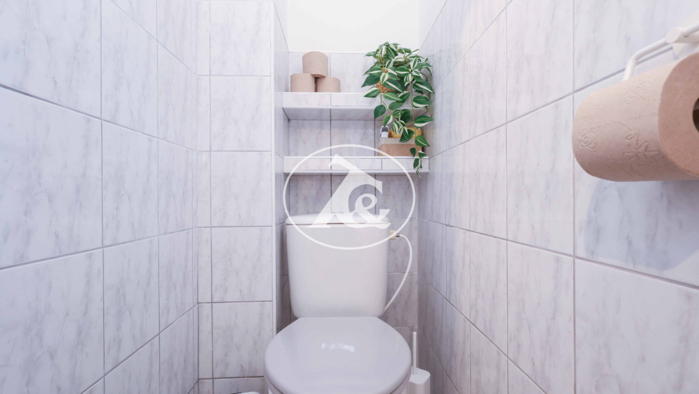 Exkluzívny predaj - Elegantný 3-izbový byt v Starom Meste s potenciálom na kľudné bývanie, Airbnb či kanceláriu