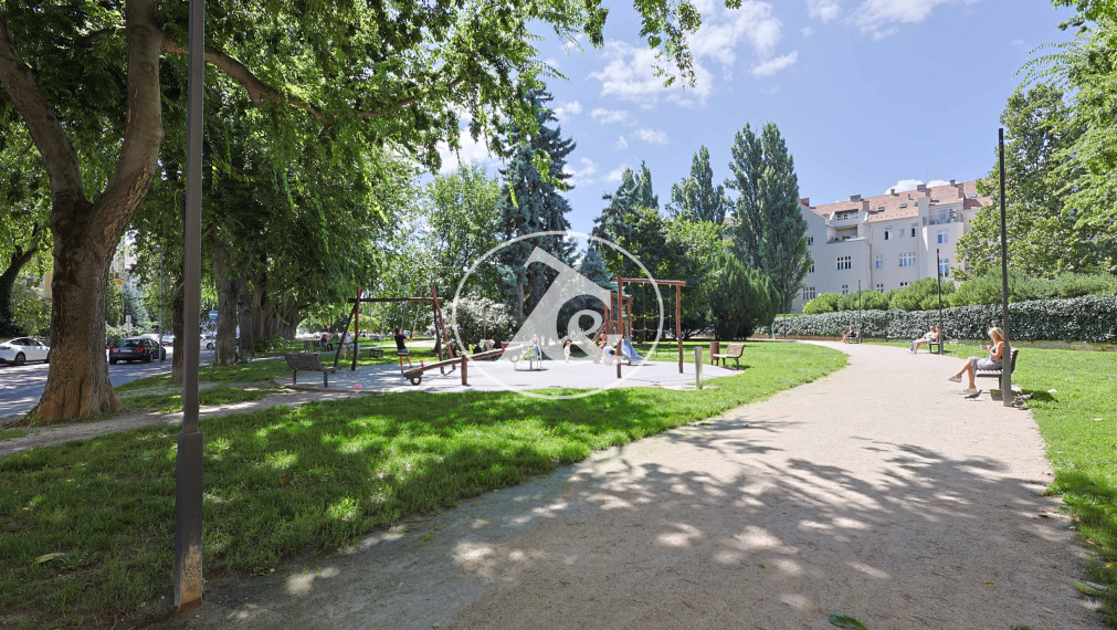 Exkluzívny predaj - Elegantný 3-izbový byt v Starom Meste s potenciálom na kľudné bývanie, Airbnb či kanceláriu