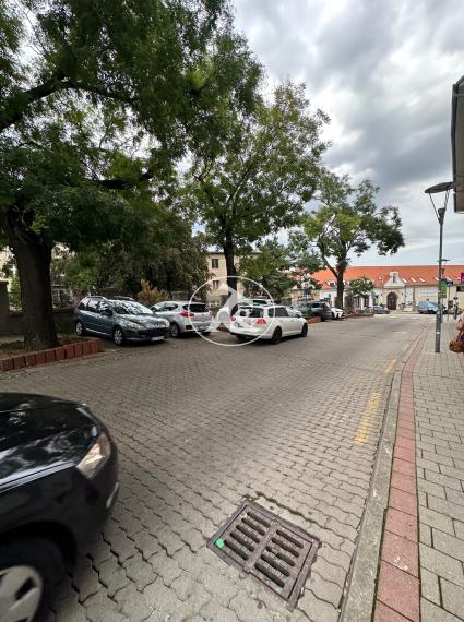 Obchodný priestor na prenájom, vhodný ako nechtové štúdio, kadernícky salón.... na Zámockej ulici