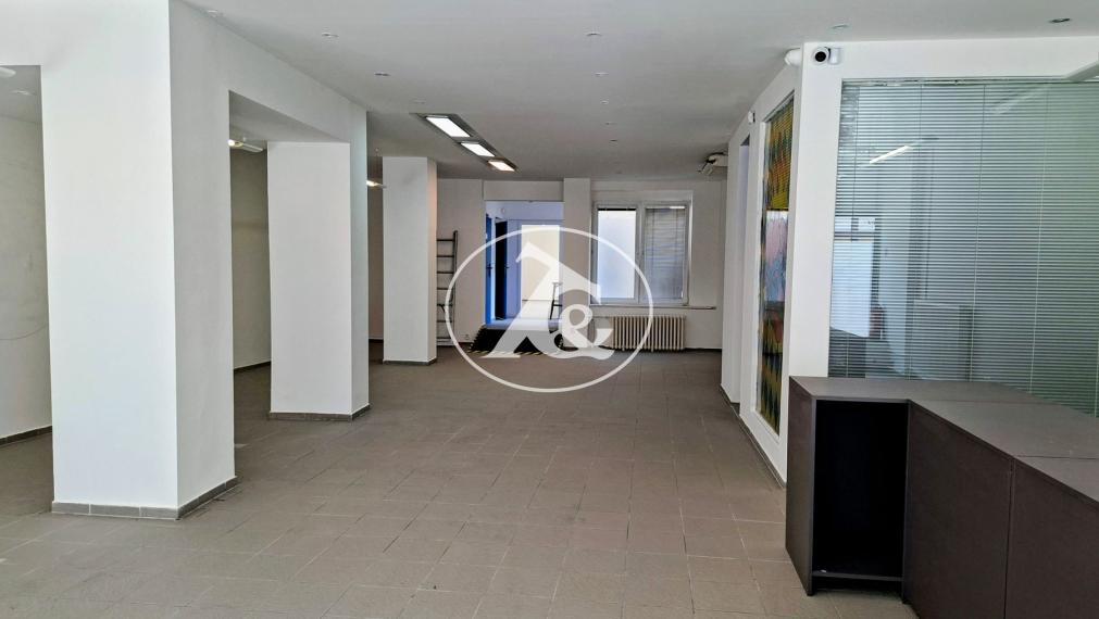 KOMERČNÝ PRIESTOR O VÝMERE 187 M2 S VÝKLADMI DO ULICE - VYSOKÁ UL., STARÉ MESTO