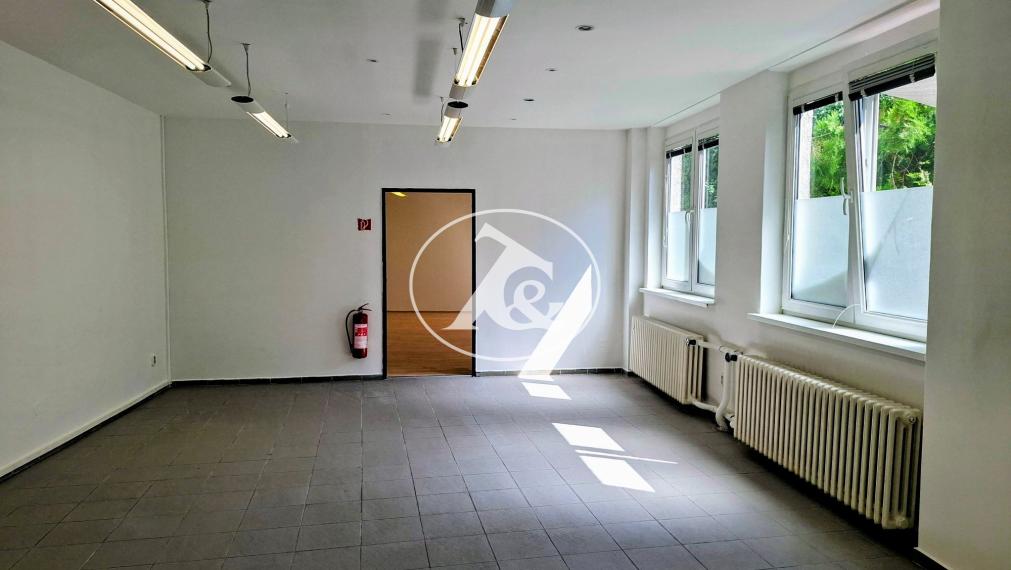 KOMERČNÝ PRIESTOR O VÝMERE 187 M2 S VÝKLADMI DO ULICE - VYSOKÁ UL., STARÉ MESTO