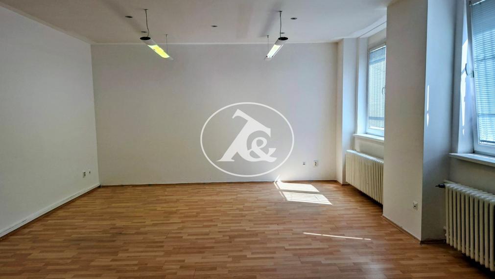 KOMERČNÝ PRIESTOR O VÝMERE 187 M2 S VÝKLADMI DO ULICE - VYSOKÁ UL., STARÉ MESTO