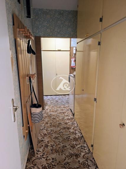 HĽADÁTE KOMFORNTÉ BÝVANIE V OBĽÚBENEJ ČASTI RUŽINOVA ? PONÚKAME NA PREDAJ 3-IZB.BYT NA KOMÁRNICKEJ UL. , ŠTRKOVEC