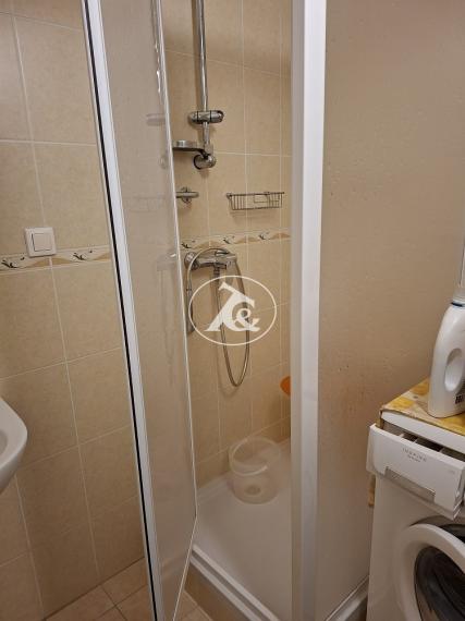 HĽADÁTE KOMFORNTÉ BÝVANIE V OBĽÚBENEJ ČASTI RUŽINOVA ? PONÚKAME NA PREDAJ 3-IZB.BYT NA KOMÁRNICKEJ UL. , ŠTRKOVEC