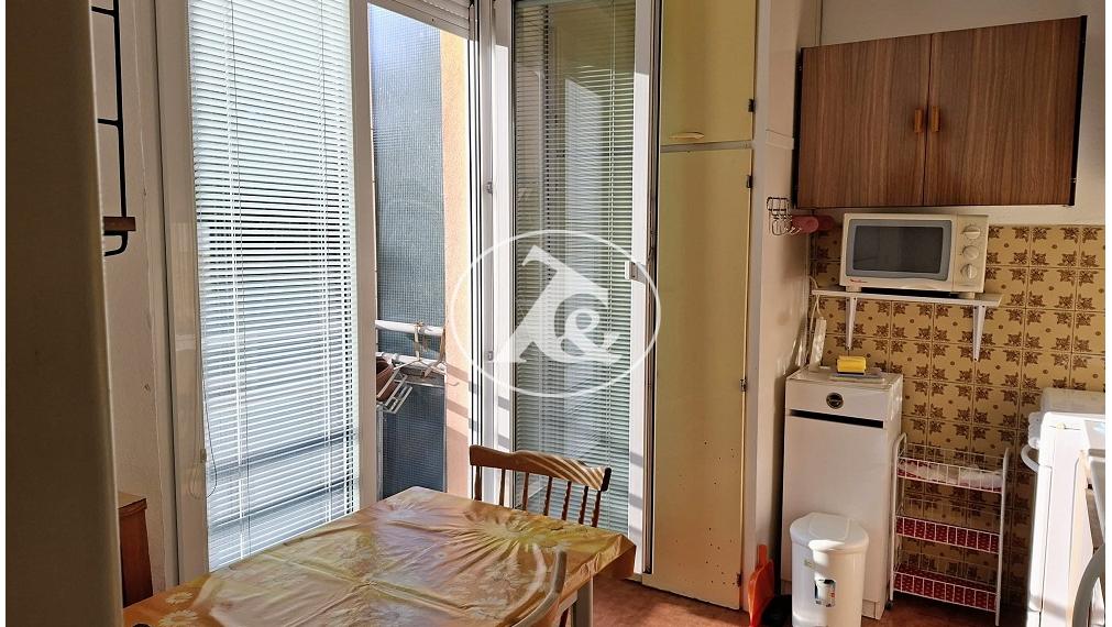 HĽADÁTE KOMFORNTÉ BÝVANIE V OBĽÚBENEJ ČASTI RUŽINOVA ? PONÚKAME NA PREDAJ 3-IZB.BYT NA KOMÁRNICKEJ UL. , ŠTRKOVEC