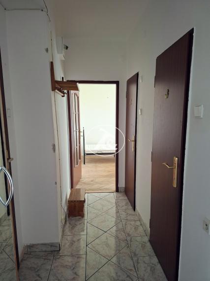 PRÍJEMNÝ 2-IZB.BYT V MESTSKEJ ČASTI TRNÁVKA, TEHLA, NEPRECHODNÉ IZBY