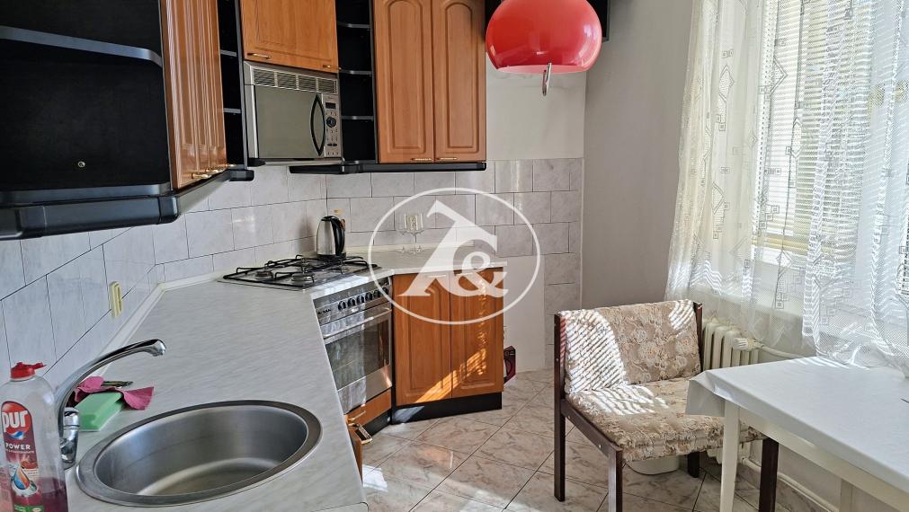 PRÍJEMNÝ 2-IZB.BYT V MESTSKEJ ČASTI TRNÁVKA, TEHLA, NEPRECHODNÉ IZBY