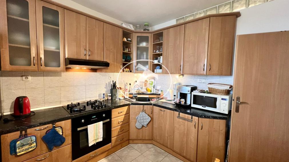 PREDAJ ATRAKTÍVNEHO 3-IZB. BYTU S LOGGIOU V PROSTREDÍ PLNOM ZELENE V BLÍZKOSTI JAZERA DRAŽDIAK(PETRŽALKA-ZNIEVSKA UL)