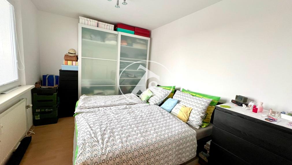 PREDAJ ATRAKTÍVNEHO 3-IZB. BYTU S LOGGIOU V PROSTREDÍ PLNOM ZELENE V BLÍZKOSTI JAZERA DRAŽDIAK(PETRŽALKA-ZNIEVSKA UL)